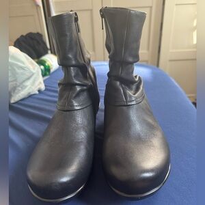 Abeo Jenna Black Leather Ankle Booties with Side Zip, Size 8.5